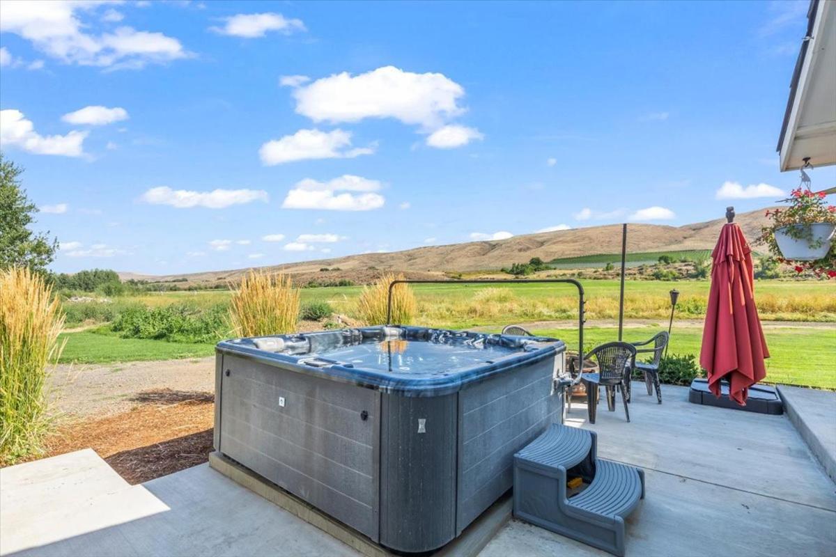 The Ahtanum Cottage - New Hot Tub And Great Views! Якима Экстерьер фото